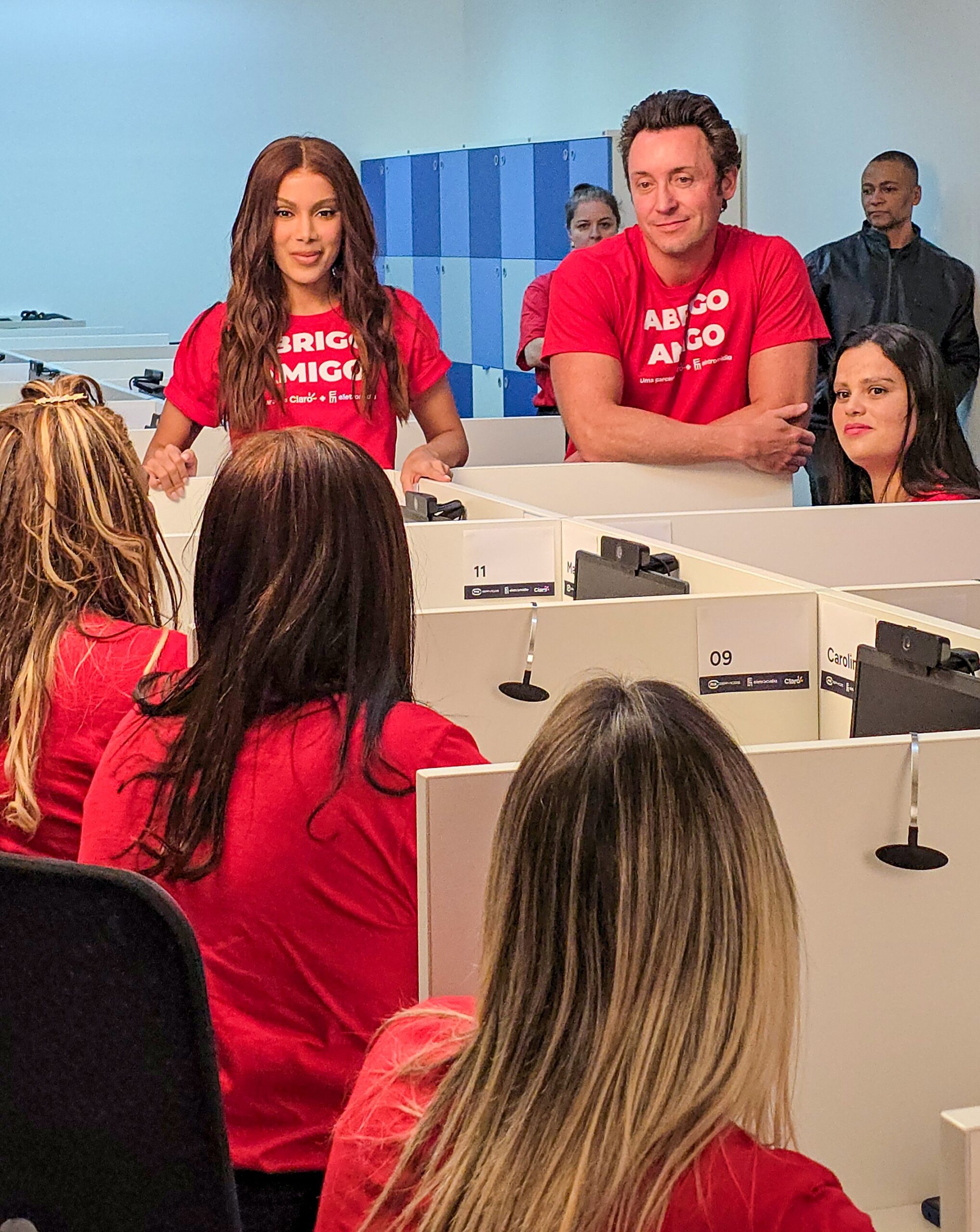 Renato Alves CEO da RS Serviços e a Anitta embaixadora do Projeto Abrigo Amigo